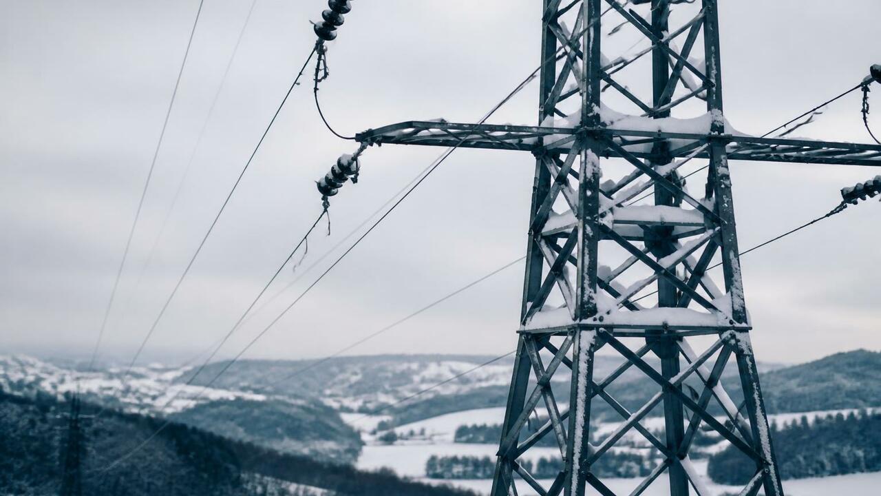 Энергетики Омска отработали восстановление света при ледяном шторме Энергетики и спасатели Омской области провели у...