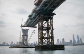 Мост через Иртыш в Омске строят с опережением г...