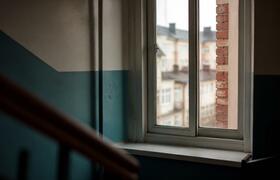 Омское ТСЖ оштрафовали на 150 тысяч за окна в п...