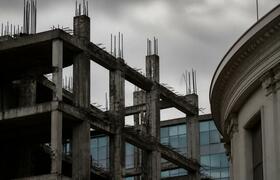 Недострой у Пятого театра в Омске продали за 32...